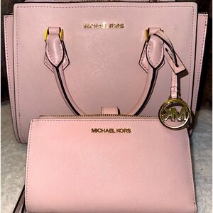 Michael Kors Médium pink crossbody bag and matching wallet